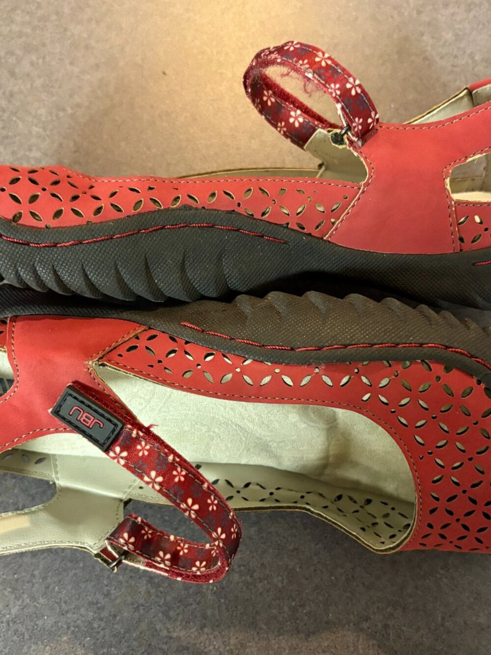 ~~JBU Wildflower MJ Palm Red Mary Jane 9.5M flats Memory Foam...outersole length